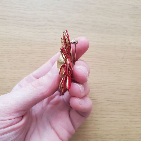 Vintage 60s Red Gold Enamel Flower Brooch - Picture 3 of 5